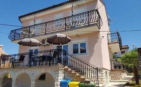 Apartment mit Balkon